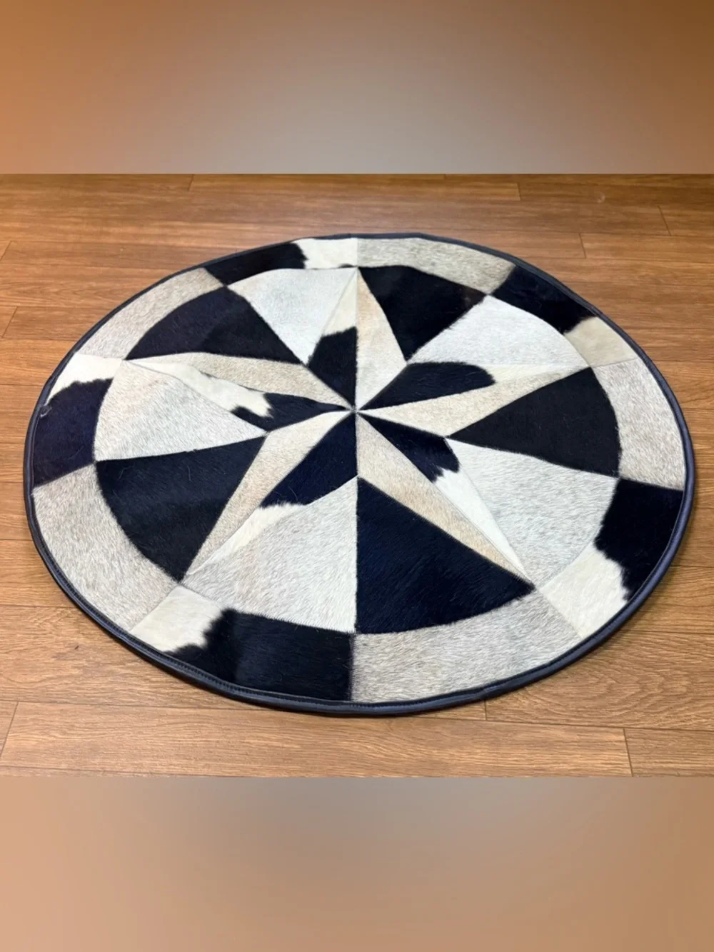 Black & White Star Patchwork Cowhide Round Rug - Home Accents